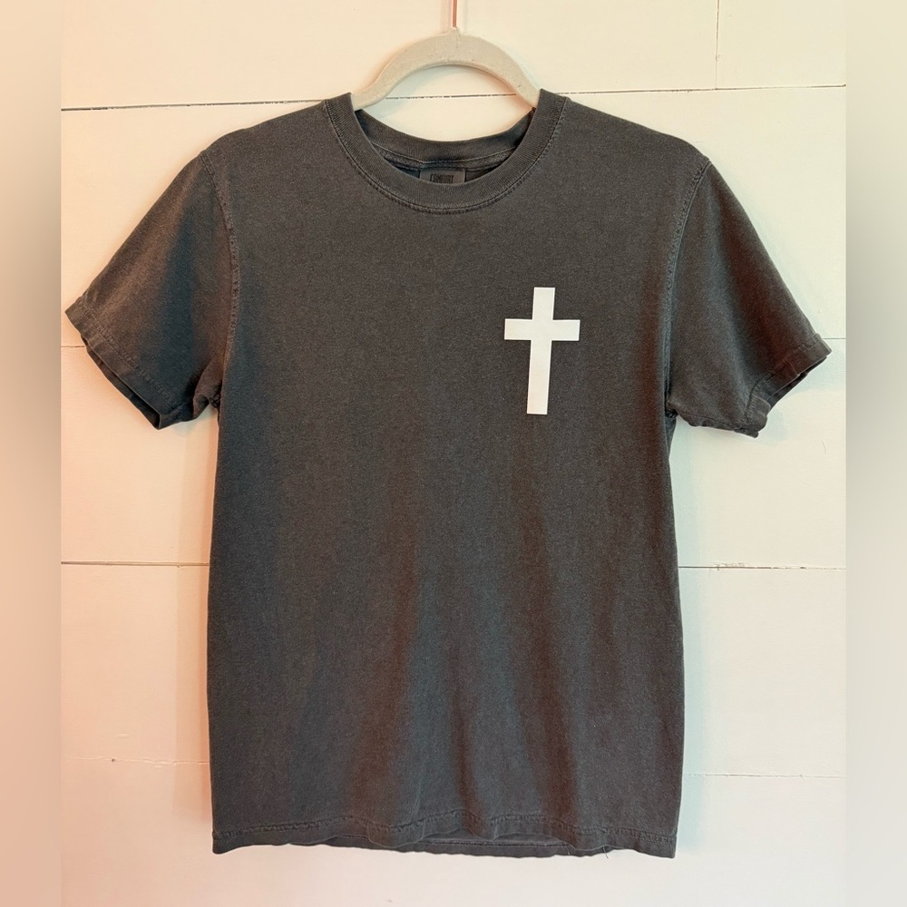 Comfort Colors Gray Short Sleeve Tee With Cross Size S